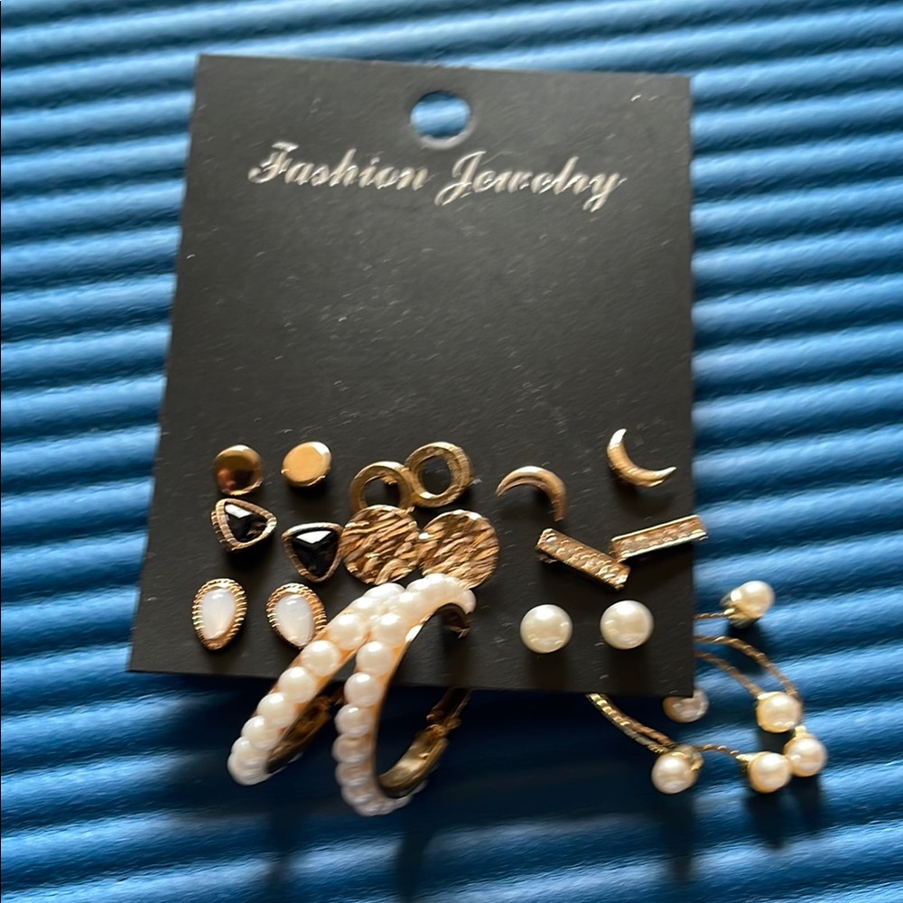 Elegant Gold and Pearl Earring Set
